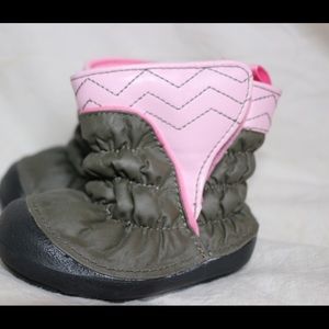 Sz 2 infant Trimfoot Co. LLC boots baby girls